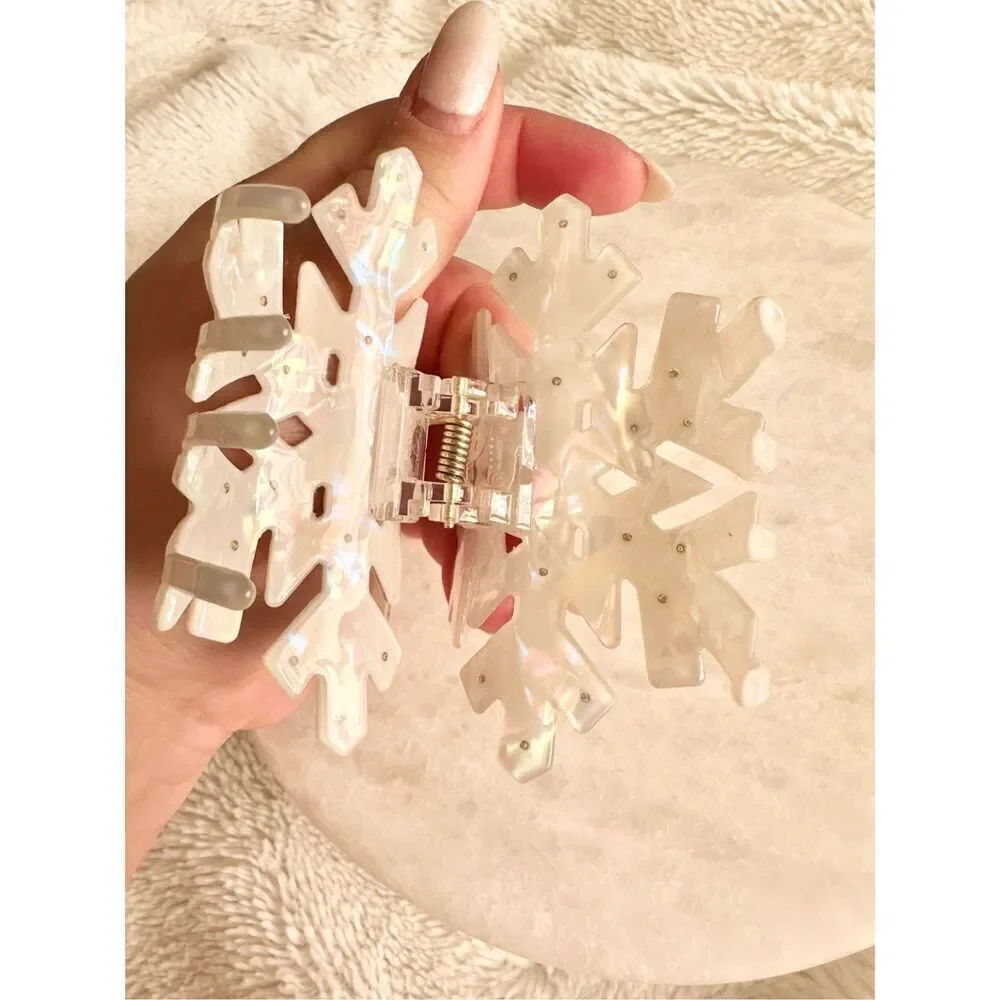 White Iradecent snowflake hair claw with rhinestone ￼